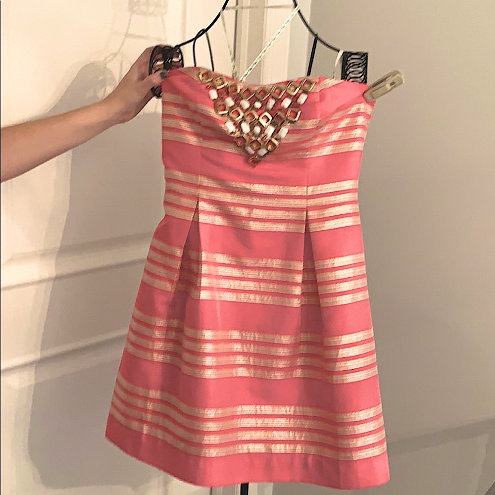 Lilly Pulitzer strapless pretty party dress.
